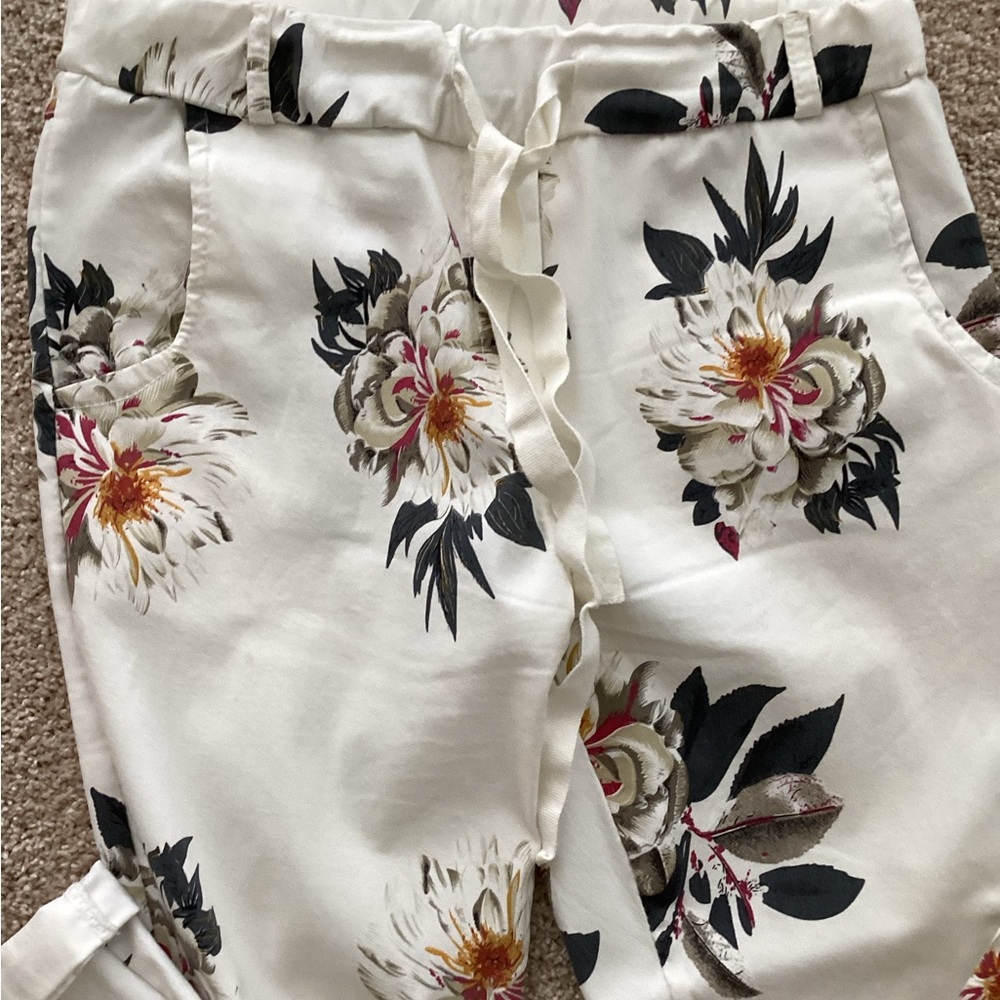 BRAND BAZAR FLORAL WHITE PANTS - Picture 3 of 10